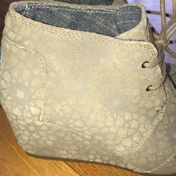 Toms Taupe Moroccan Desert Wedge - Picture 9 of 10